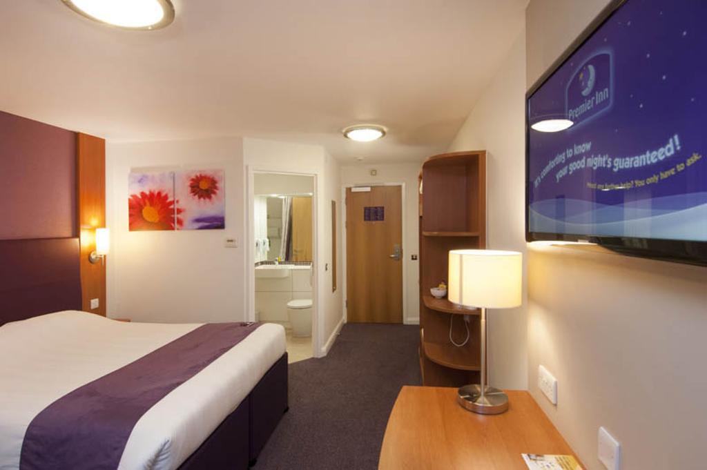 Premier Inn Edinburgh Leith Waterfront Exterior foto