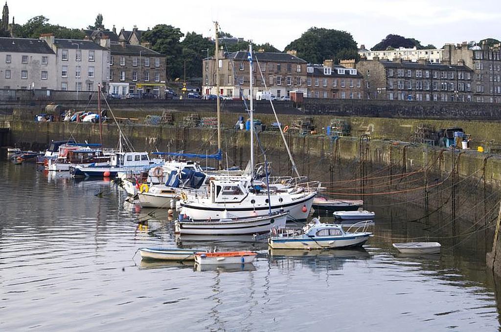 Premier Inn Edinburgh Leith Waterfront Exterior foto